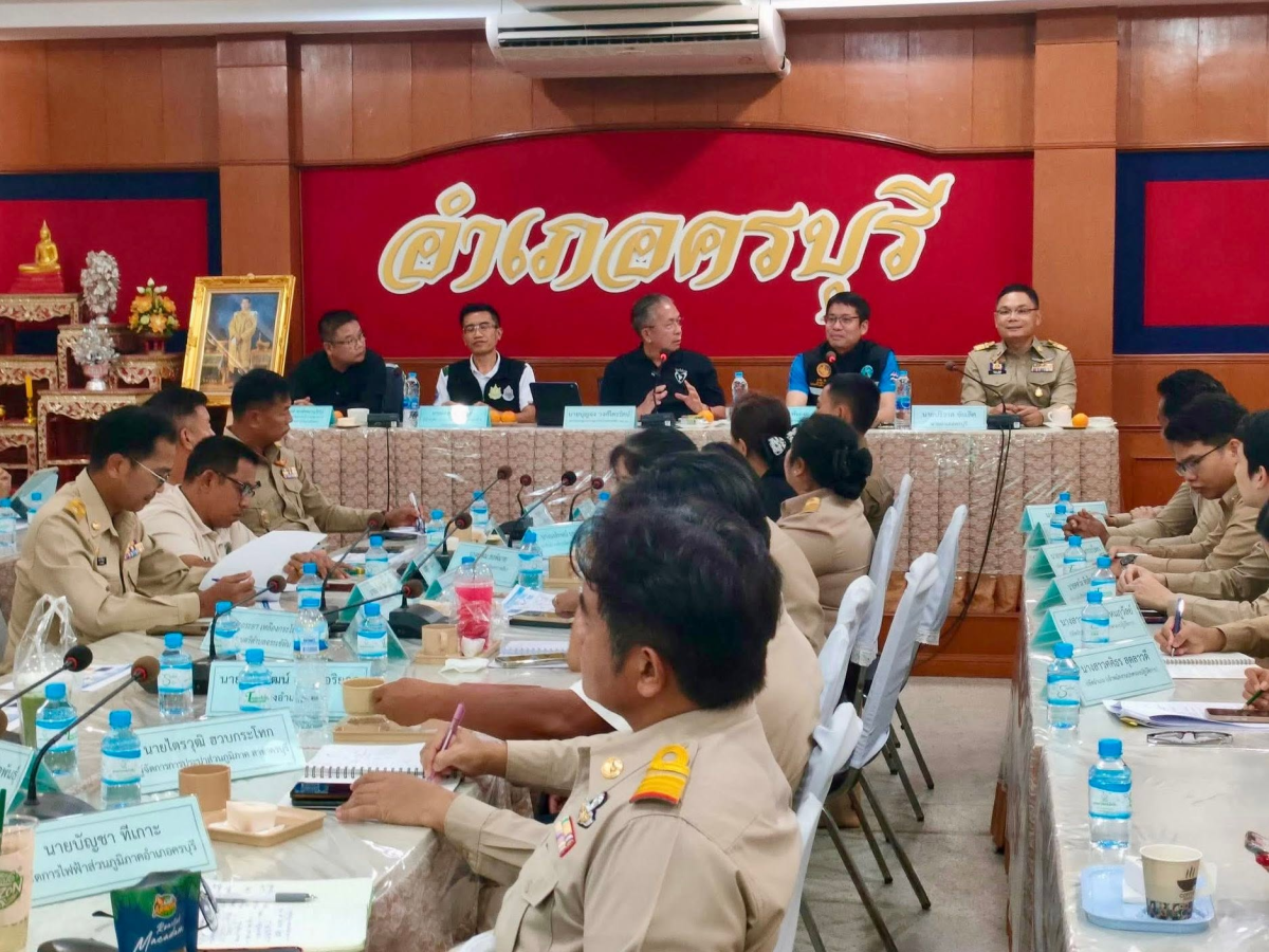 นายสุรัน จันทร์สง่า นายกเทศมนตรีตำบลไทรโยง-ไชยวาล เข้าร่วมการประชุมและรับมอบนโยบาย โดยมีนายบุญจง วงศ์ไตรรัตน์ สมาชิกสภาผู้แทนราษฎรเขต 10 จังหวัดนครราชสีมา