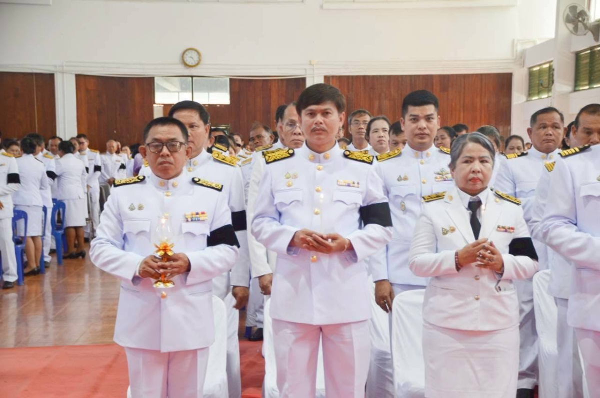 วันพุธที่ 3 มิถุนายน 2569 เวลา 08.30 น เทศบาลตำบลไทรโยง-ไชยวาล นำโดยนายสุรัน จันทร์สง่า นายกเทศมนตรีตำบลไทรโยง-ไชยวาล พร้อมด้วยคณะผู้บริหาร สมาชิกสภาเทศบาล หัวหน้าส่วนราชการ ข้าราชการและพนักงานเทศบาลฯ เข้าร่วมกิจกรรมเฉลิมพระเกียรติ เนื่องในโอกาสพระราชพิธีมหามงคล เฉลิมพระชนมพรรษา ๔ รอบ สมเด็จพระนางเจ้าฯ พระบรมราชินี ในพิธีถวายเครื่องราชสักการะ วางพานพุ่ม และพิธีจุดเทียนถวายพระพรชัยมงคล " ๓ มิถุนายน ๒๕๖๙ "
