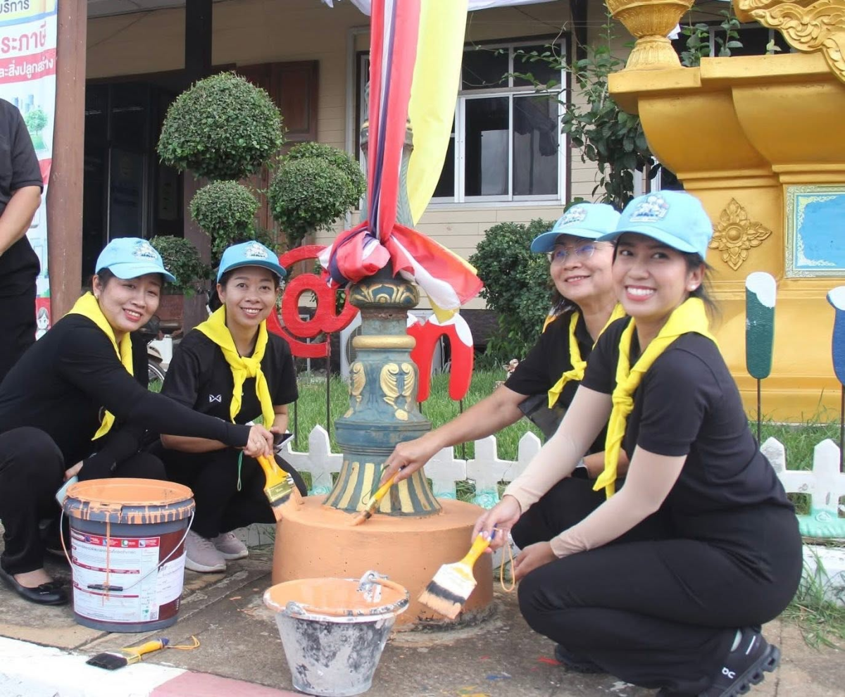เทศบาลตำบลไทรโยง-ไชยวาล ภายใต้การนำของนายสุรัน จันทร์สง่า นายกเทศมนตรีตำบลไทรโยง-ไชยวาล มอบหมายให้นางสาวสุดใจ ศรีระกิ่ง ปลัดเทศบาลฯ พร้อมด้วยนายคมเดช เพชรเกื้อ รองนายกเทศมนตรีฯ เข้าร่วมกิจกรรมเคารพธงชาติ และกิจกรรมจิตอาสาพัฒนาปรับปรุงภูมิทัศน์ทาสีกำแพงหน้าที่ว่าการอำเภอครบุรี