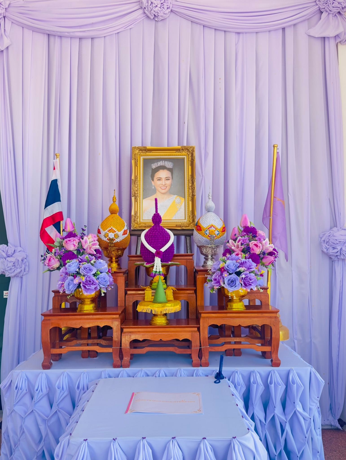 วันจันทร์ที่ 8 มิถุนายน 2569 เวลา 09.00 น. เทศบาลตำบลไทรโยง-ไชยวาล นำโดยนายสุรัน จันทร์สง่า นายกเทศมนตรีตำบลไทรโยง-ไชยวาล พร้อมด้วยคณะผู้บริหาร สมาชิกสภาเทศบาล และข้าราชการ ร่วมลงนามถวายพระพรชัยมงคล สมเด็จพระนางเจ้าฯ พระบรมราชินี เนื่องในโอกาสวันเฉลิมพระชนมพรรษา “ วันที่ 3 มิถุนายน 2569 ”